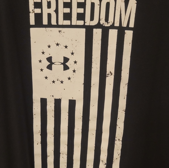Women's Under Armour Black Freedom Flag T-Shirt Size Loose Medium - Picture 5 of 6